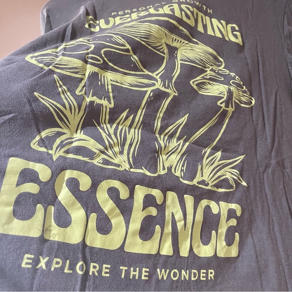 Urban Heritage Gray Tee with Yellow Print - Picture 4 of 5